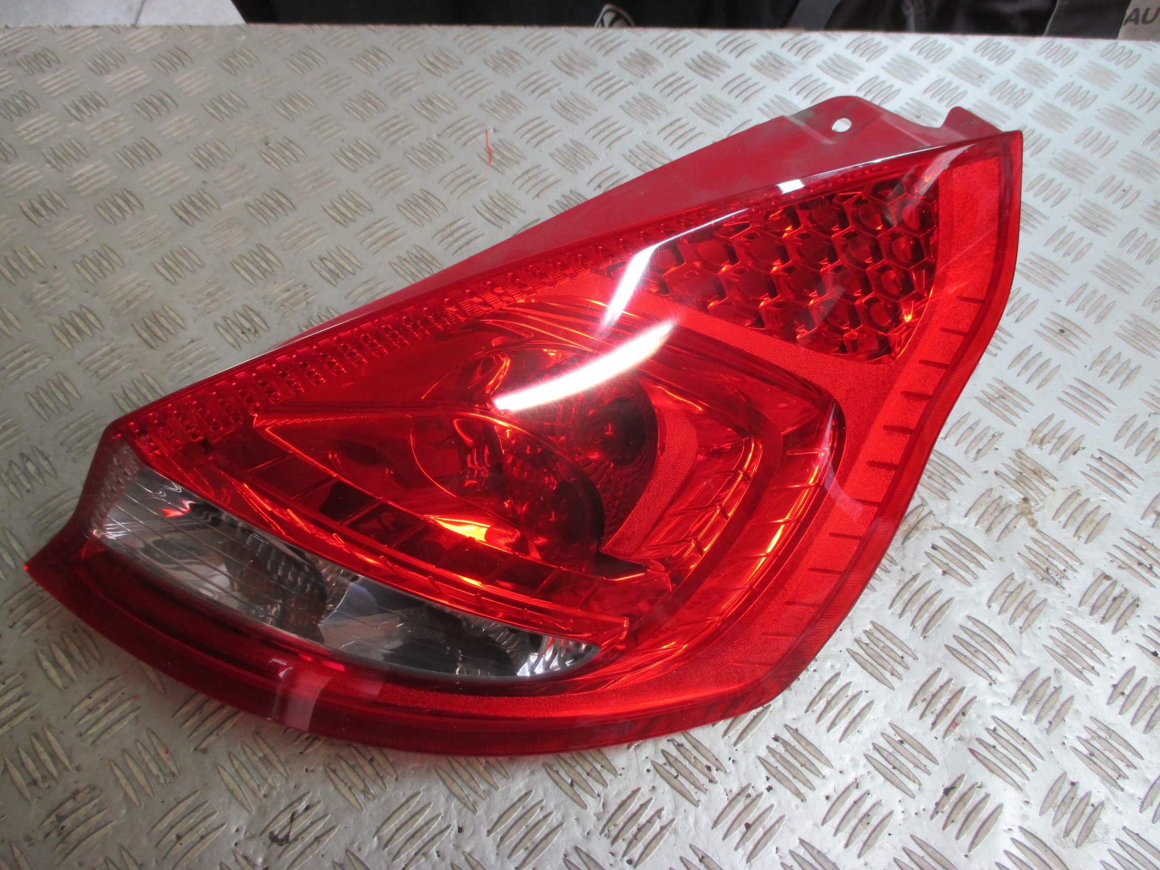 Lampa Tylna Prawa Lub Lewa Ford Fiesta Mk R Za Z Z Biery