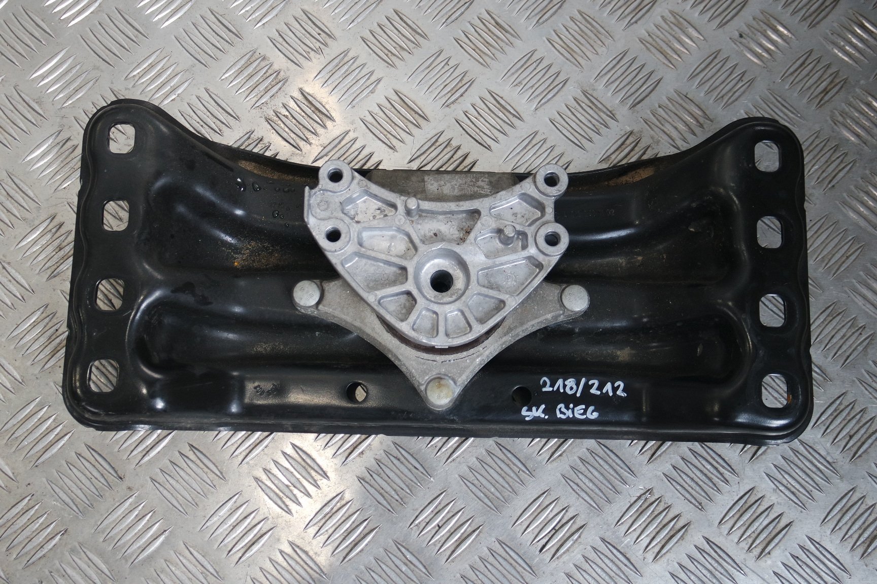 Лапа коробки передач MERCEDES CLS W218 A2122401102