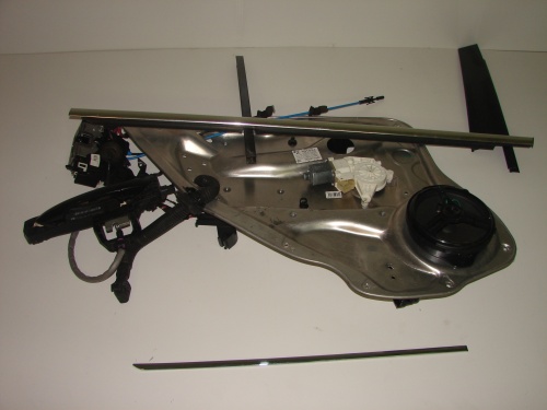 MECHANIZM DRZWI LEWY TYL MERCEDES W204 C CLASSE Car type Passenger cars