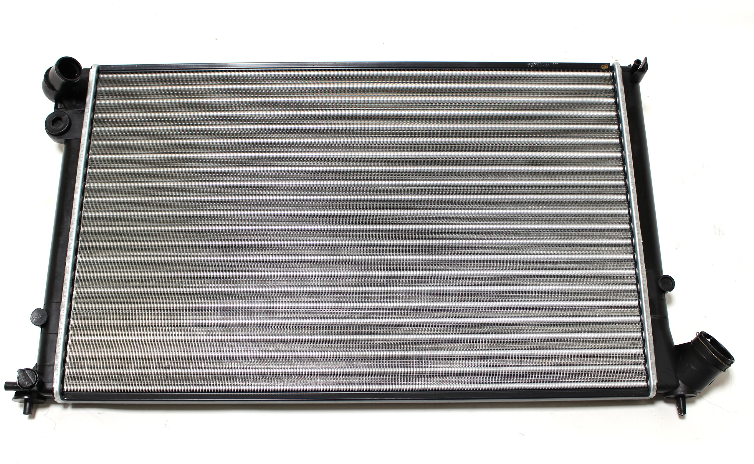 Радиатор пежо 1. Радиатор охлаждения пежо 206 дизель. Радиатор пежо 406. Пежо 307 2003 переходники для радиатора. Радиатор пежо 307 1.