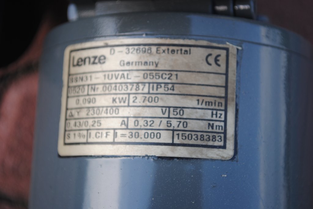 Motoreduktor kątowy 0.09kw. 90obr./min.. LENZE Rodzaj motoreduktora inny