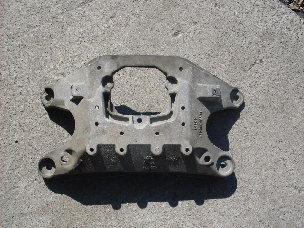 AUDI A4 A5 Лапа кронштейн коробки 8K0399263AF