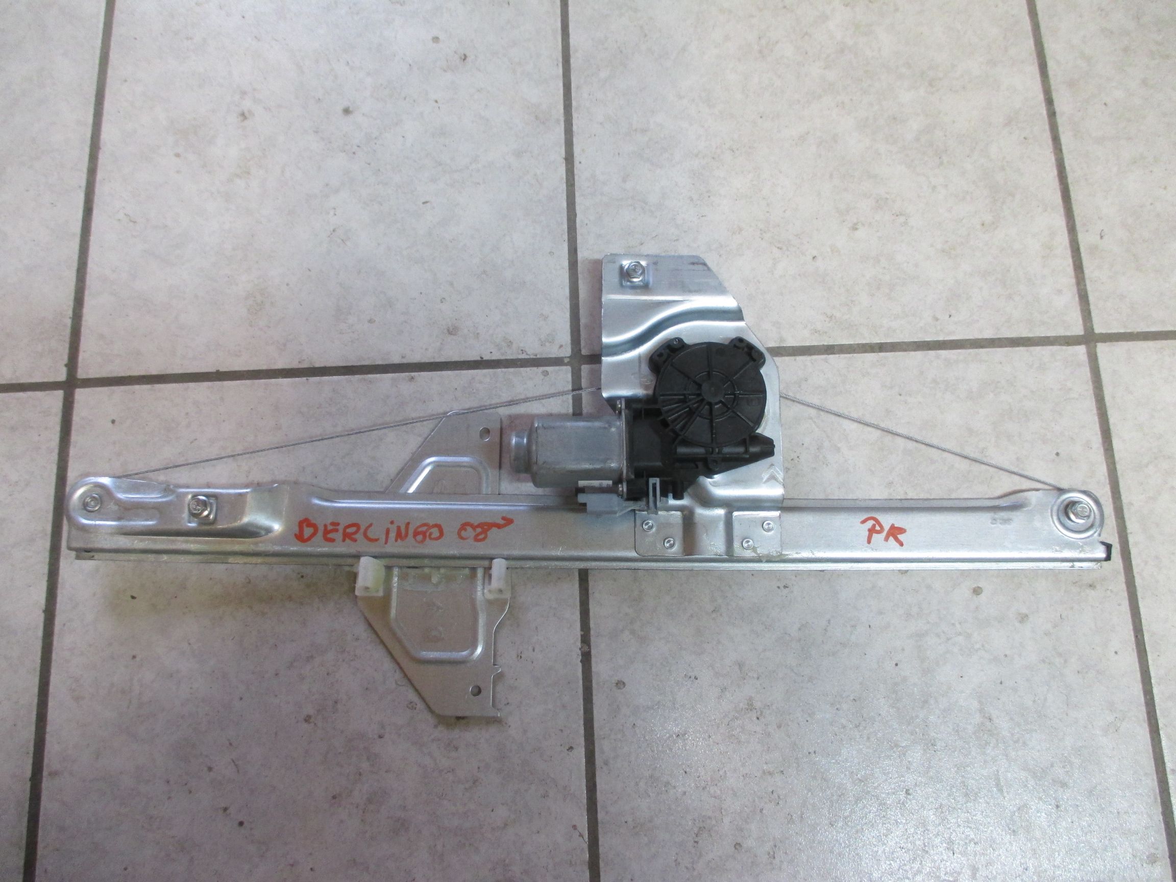 ПРАВИЙ PODNOSNIK ЕЛЕКТРИЧНИЙ БЕРЛІНГО III 2008r-