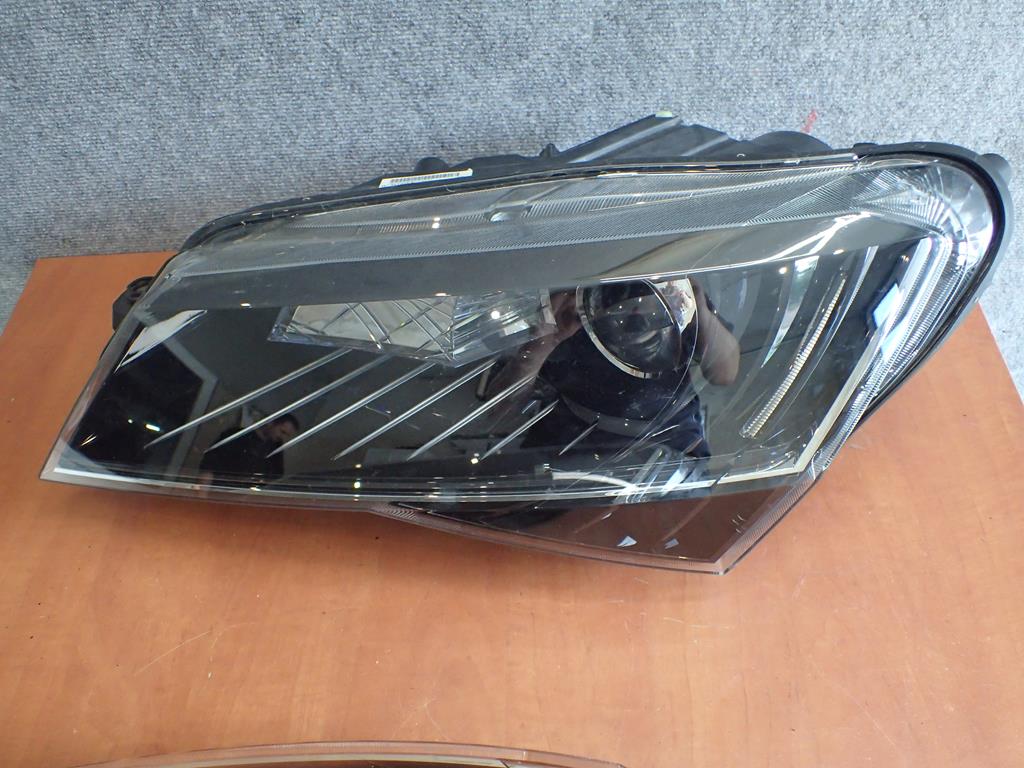 light front left SKODA SUPERB III BI-XENON SKR