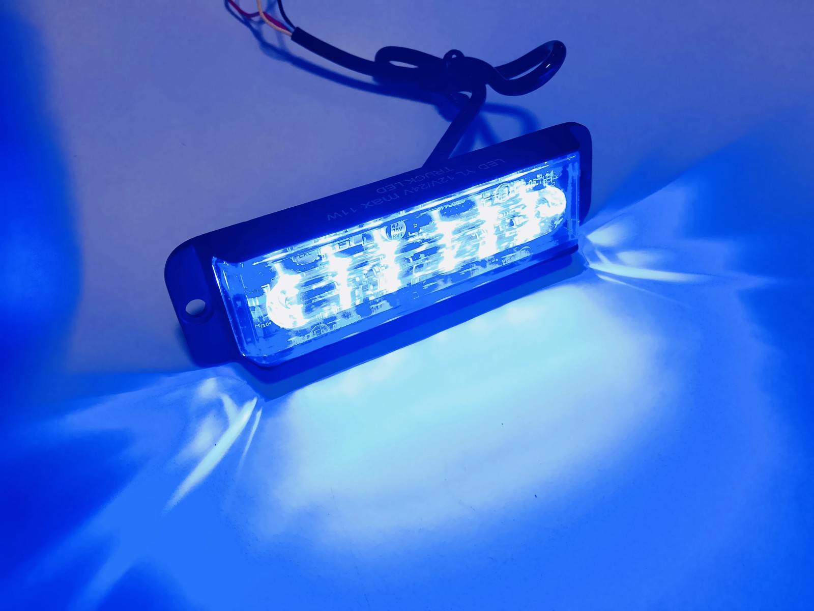 LAMPA OSTRZEGAWCZA 6 LED BLYSKOWA STROBO NIEBIESKA Weight with packaging 0 07 kg