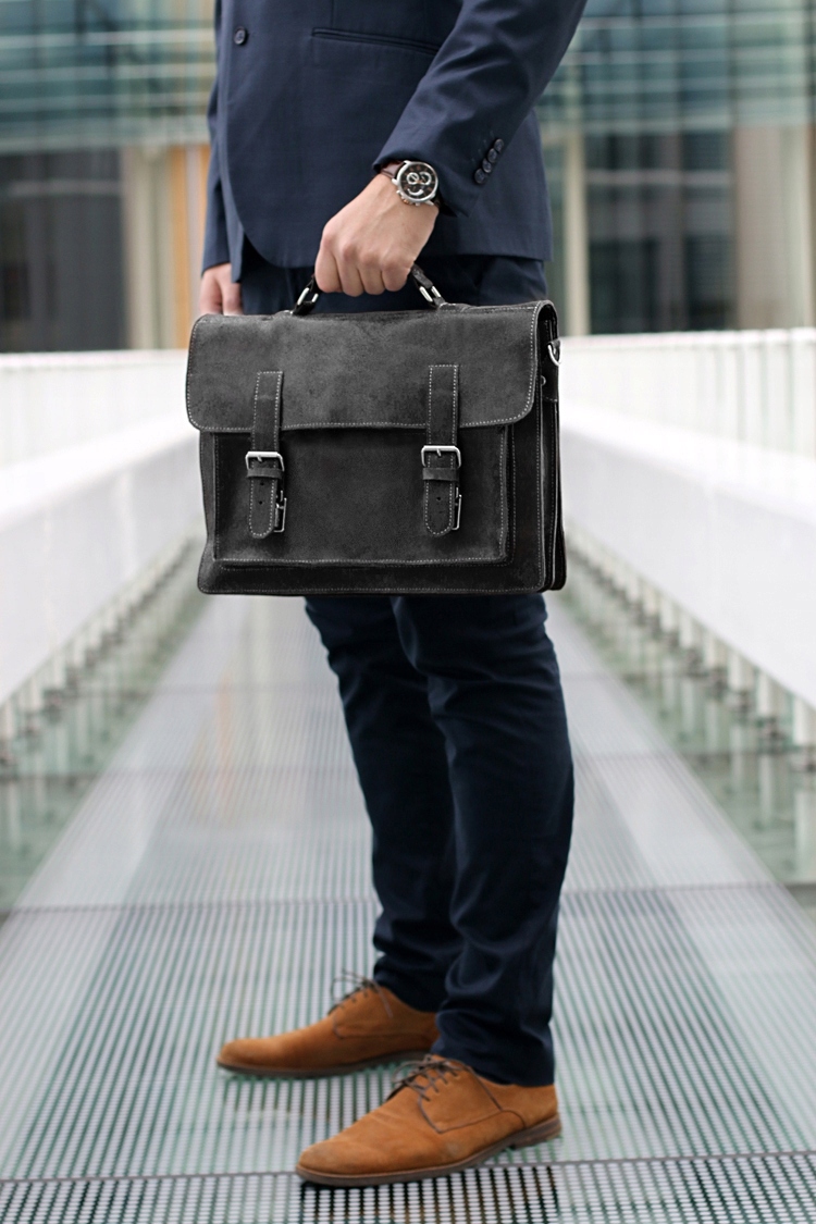 GRAFIT SKÓRZANA TORBA LISTONOSZKA NA RAMIĘ SOLOME Model LISTONOSZKA LAGO 01 DARK GREY