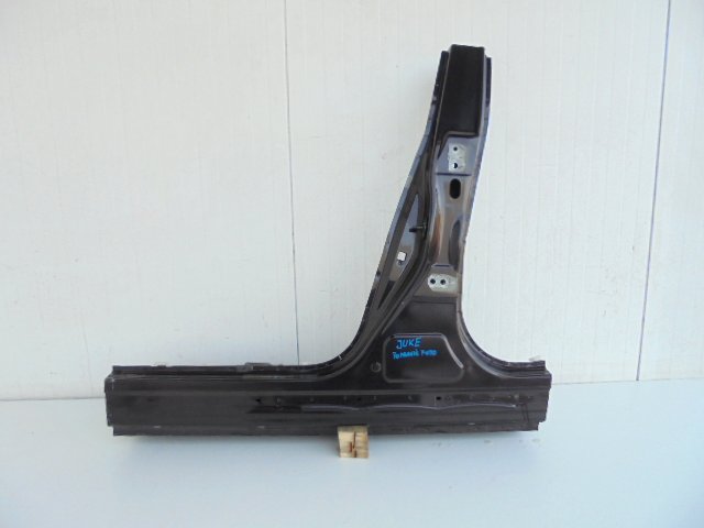 Nissan Juke накладка порога лівої стійки