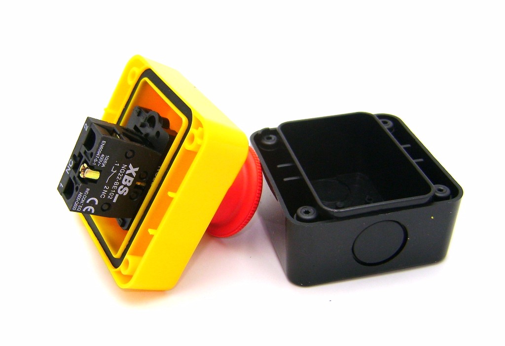 Przycisk Kaseta bezpieczeństwa STOP z opisem Marka XBS