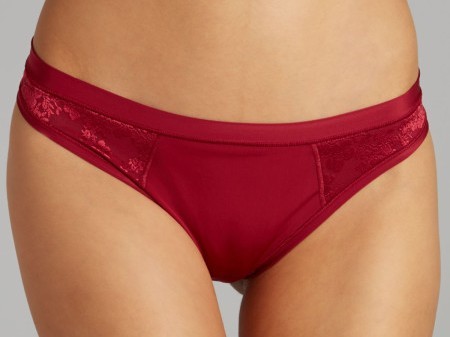 

Triumph Just Body Make-Up Lace String Bordo 40