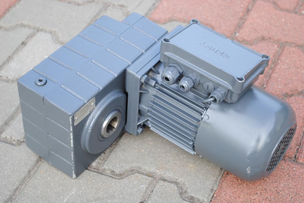 Motoreduktor 0.37kw. 111obr./min.. HAMULEC! Lenze! Marka Lenze