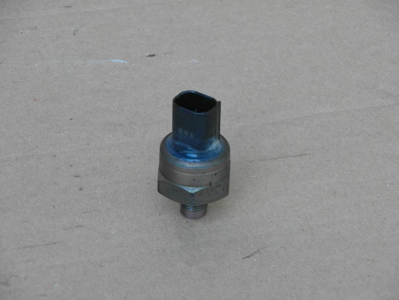 GOLF IV A3 8L TT LEON CZUJNIK CISNIENIA POMPY ESP