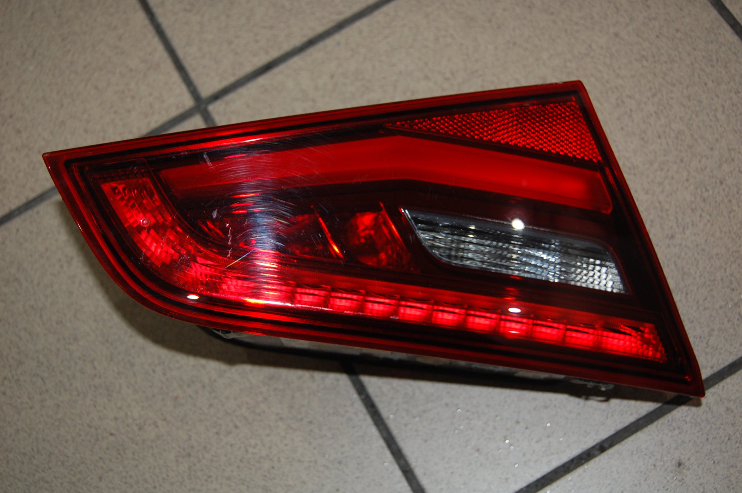 фонарь Audi A3 SPORTBACK в крышке левый
