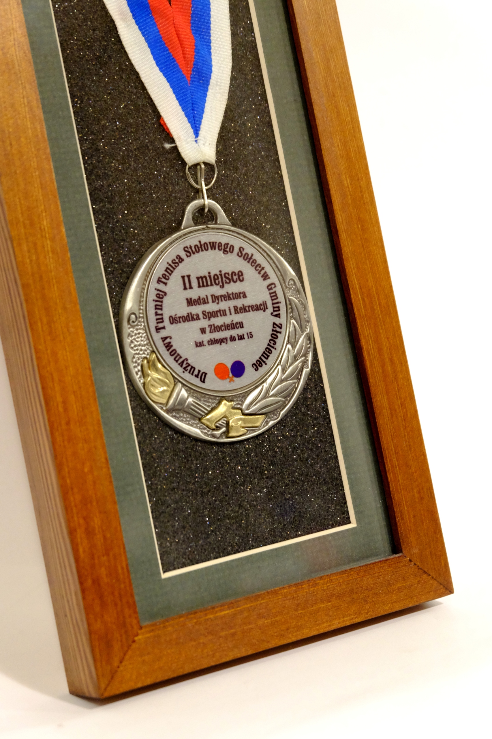 Rama na medal sportowy RAMKA MADE IN POLAND Materiał drewno