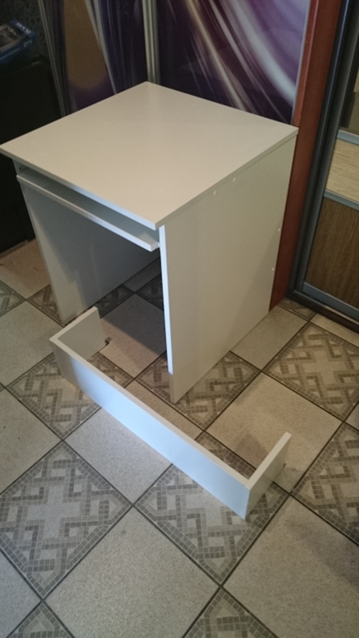 BIURKO proste 60x60 biały + PÓŁKA U 80cm biała Kolor frontów biały