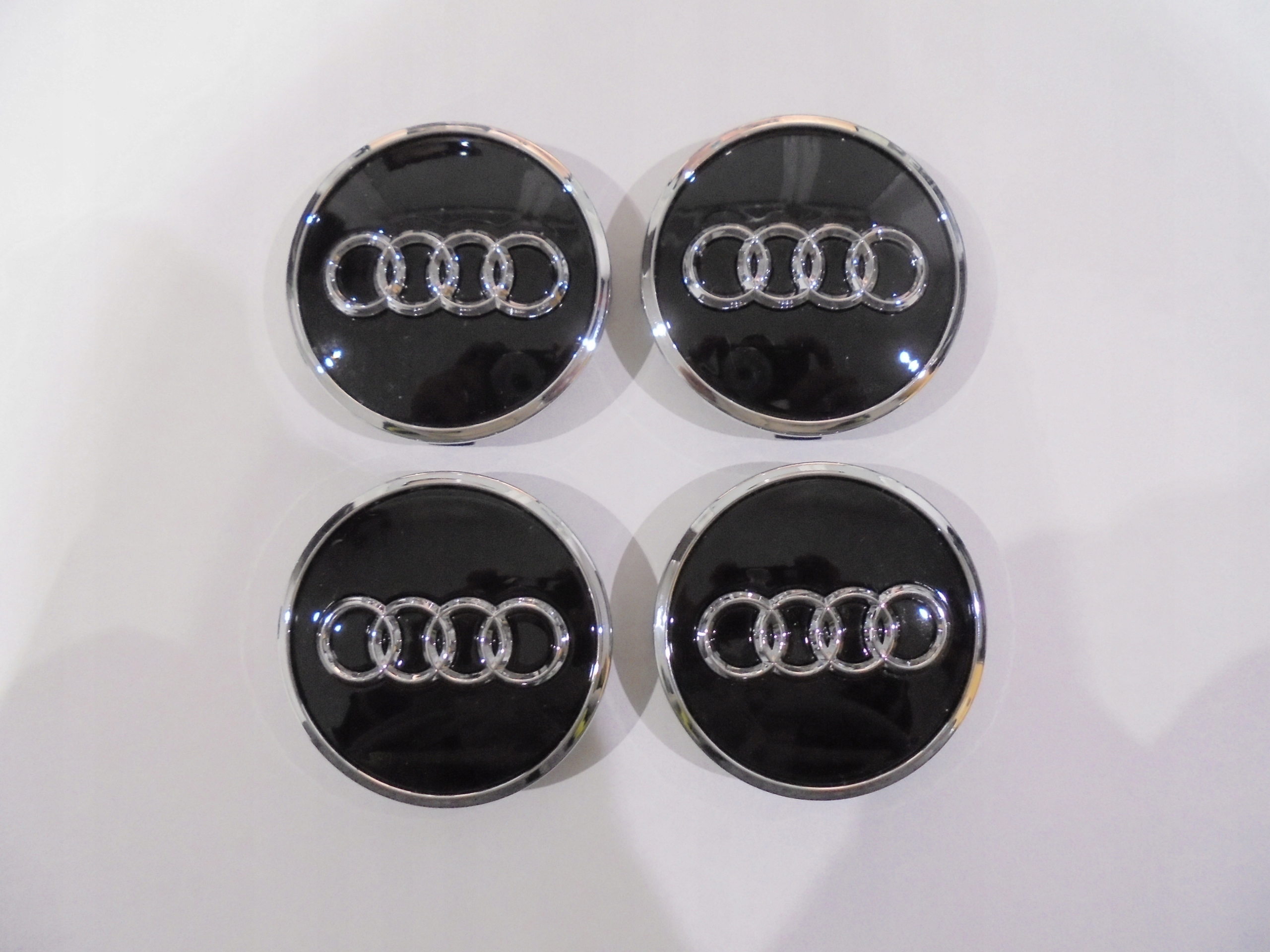 Крышка для оригинальных дисков AUDI 4M0 8W0 61 мм