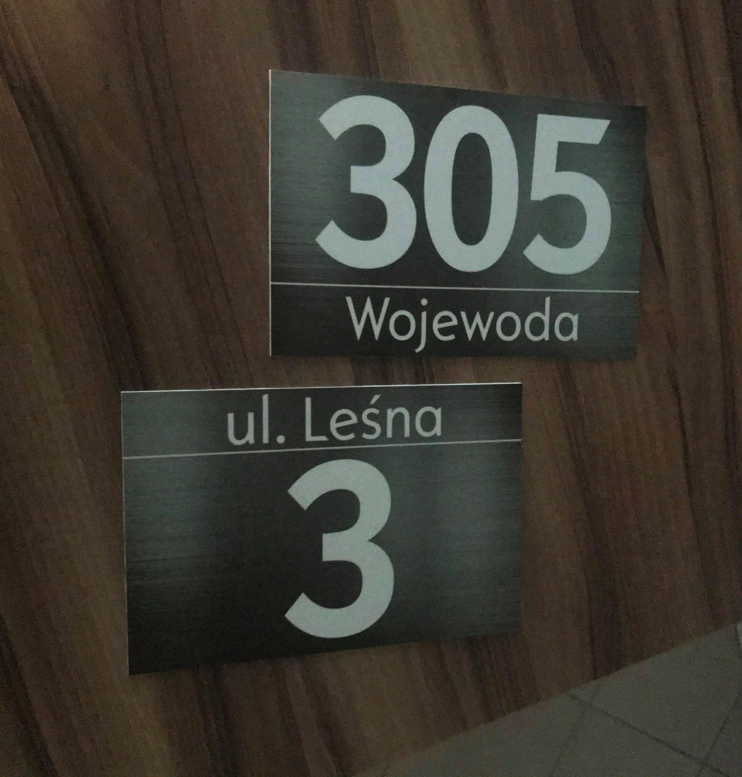 TABLICZKA ODBLASKOWA NUMER DOMU ADRES 30x20 cm Kod produktu brak