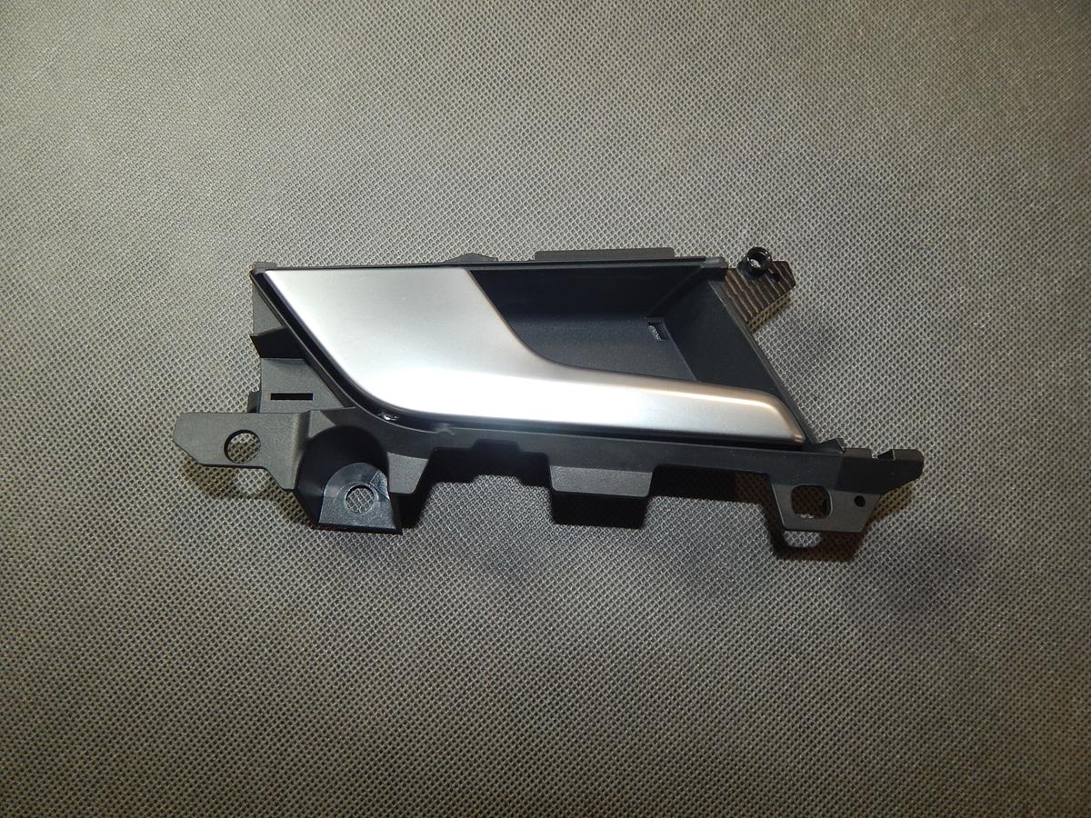 Audi A4 B9 ручка двери внутренняя зад 8W0839019