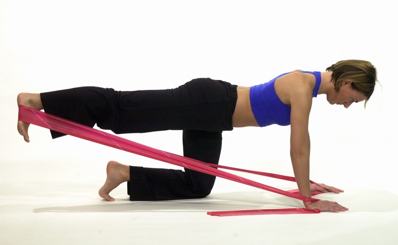 TAŚMA DO ĆWICZEŃ THERABAND GUMA CZERWONA 1,5M Kolor dominujący pomarańcze i czerwienie