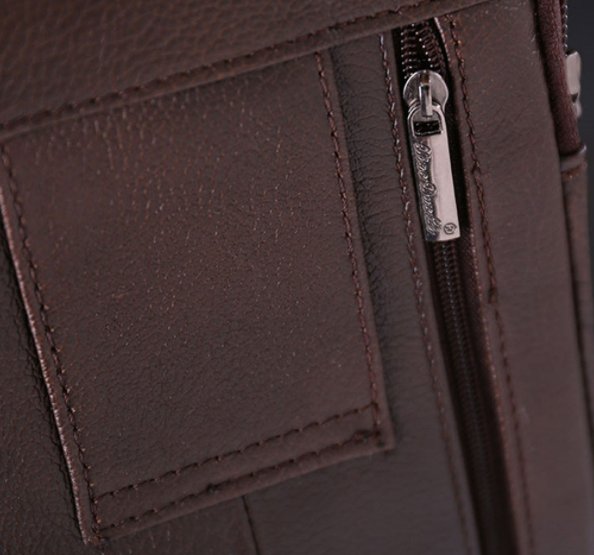 MĘSKA TORBA NA RAMIĘ MAŁA SKÓRZANA SASZETKA NERKA Zapięcie zamek