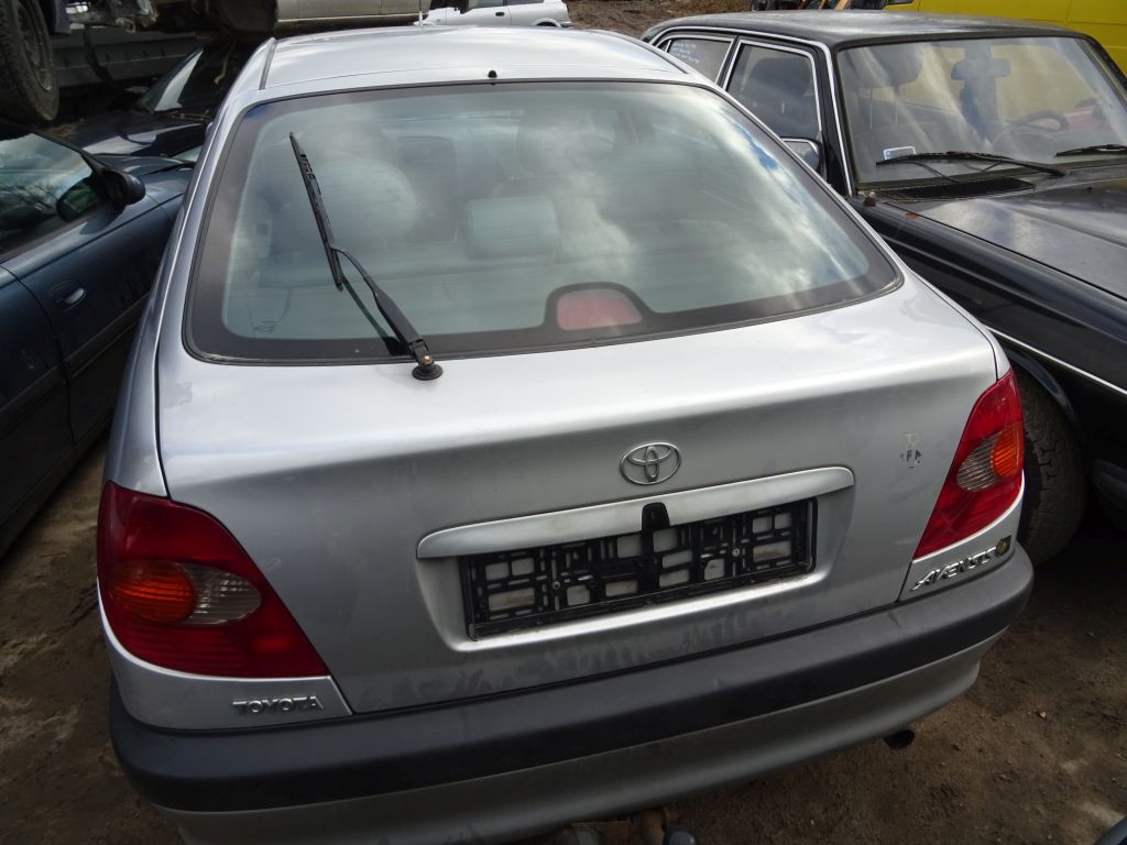 Toyota Avensis and HB boot door rear
