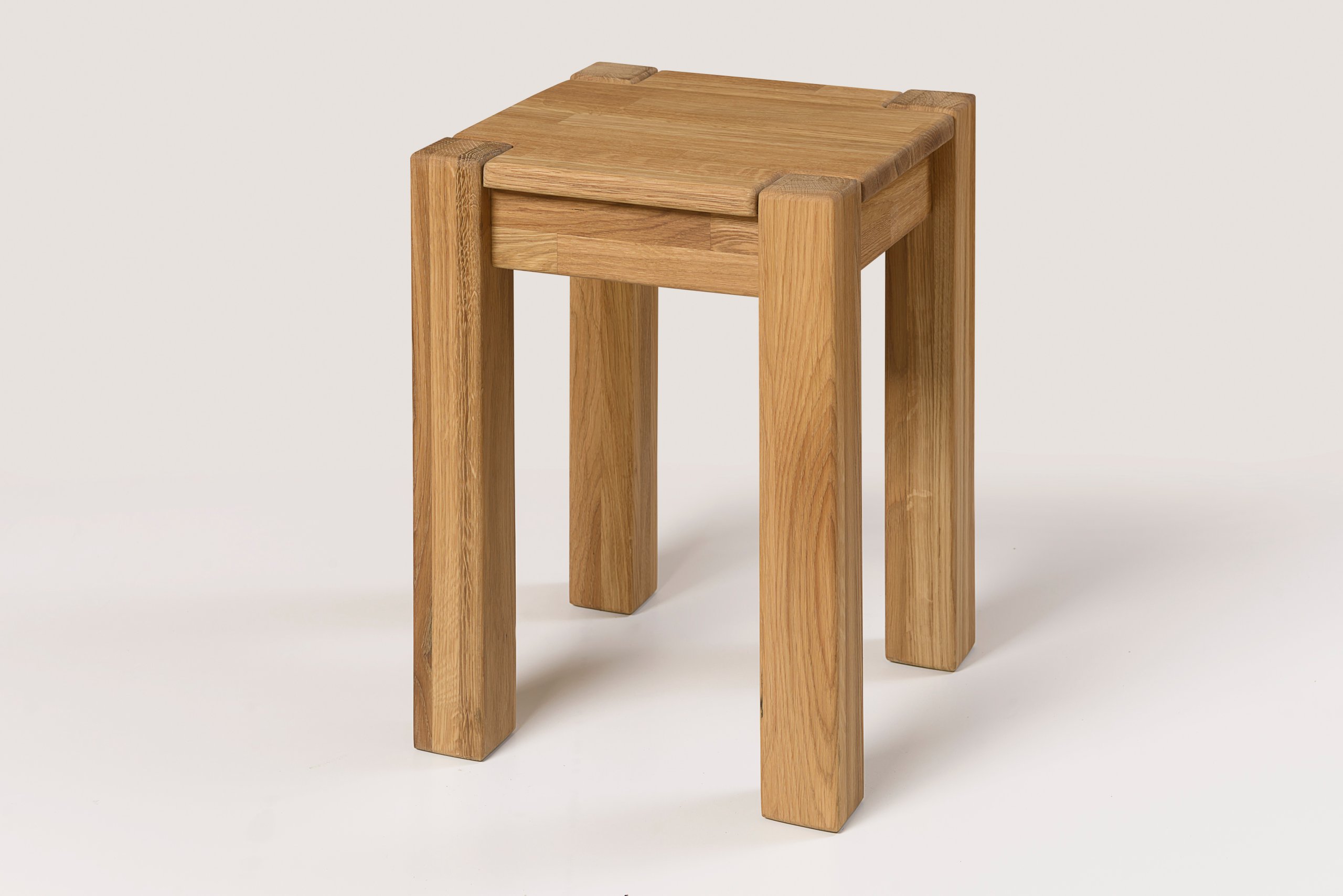 Taboret dębowy 34x34xh45 cm, solidne lite drewno Szerokość mebla 34 cm