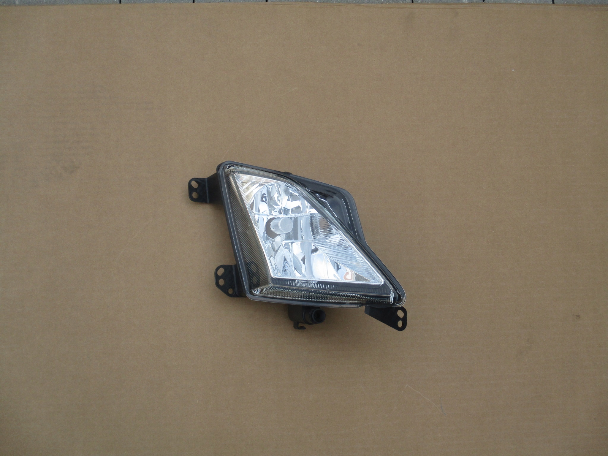 FORD FOCUS Mk4 18- ПРОТИВОТУМАНКА ПРАВЫЙ ПЕРЕД Jx7b-13b220-D