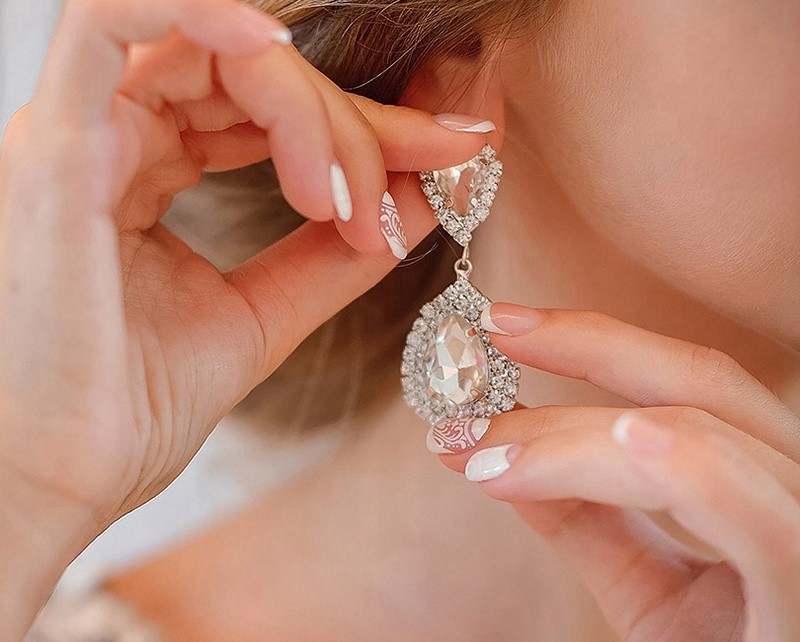 KOLCZYKI SREBRNE Z CYRKONIAMI, EFEKTOWNE, PIĘKNE Materiał Posrebrzany