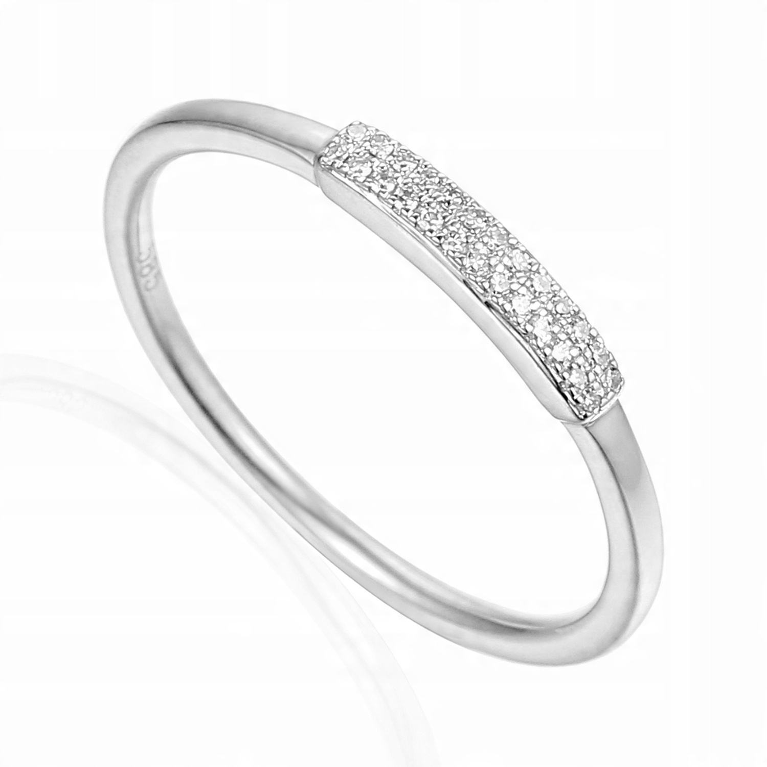 

Modny 14K Pierścionek W Białym Złocie Z Diamentami