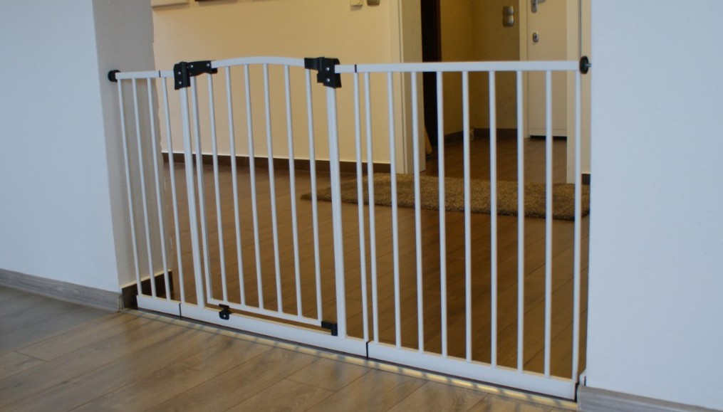 BRAMKA BARIERKA ZABEZPIECZAJĄCA OCHRONNA do drzwi schodów 73-92cm MAXIGATE Szerokość produktu 92 cm