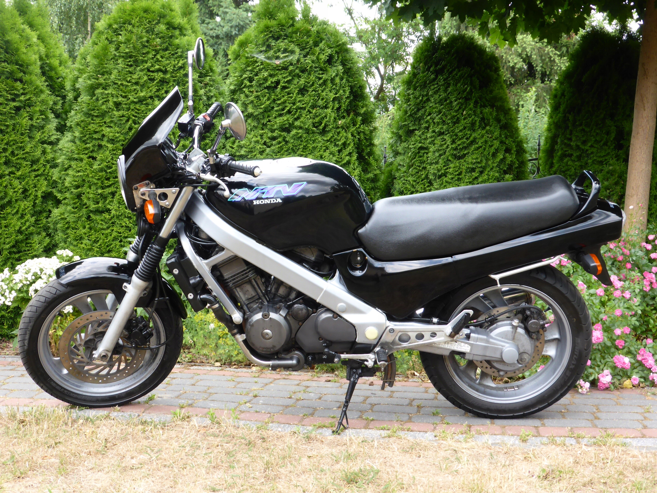 Honda NTV 650 Custom