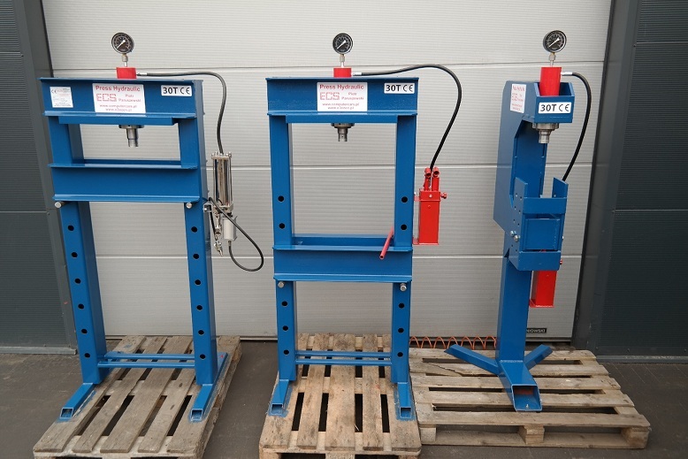 PRASA HYDRAULICZNA PNEUMATYCZNA 30T SPAWANA POLSKA Weight with packaging 230 kg