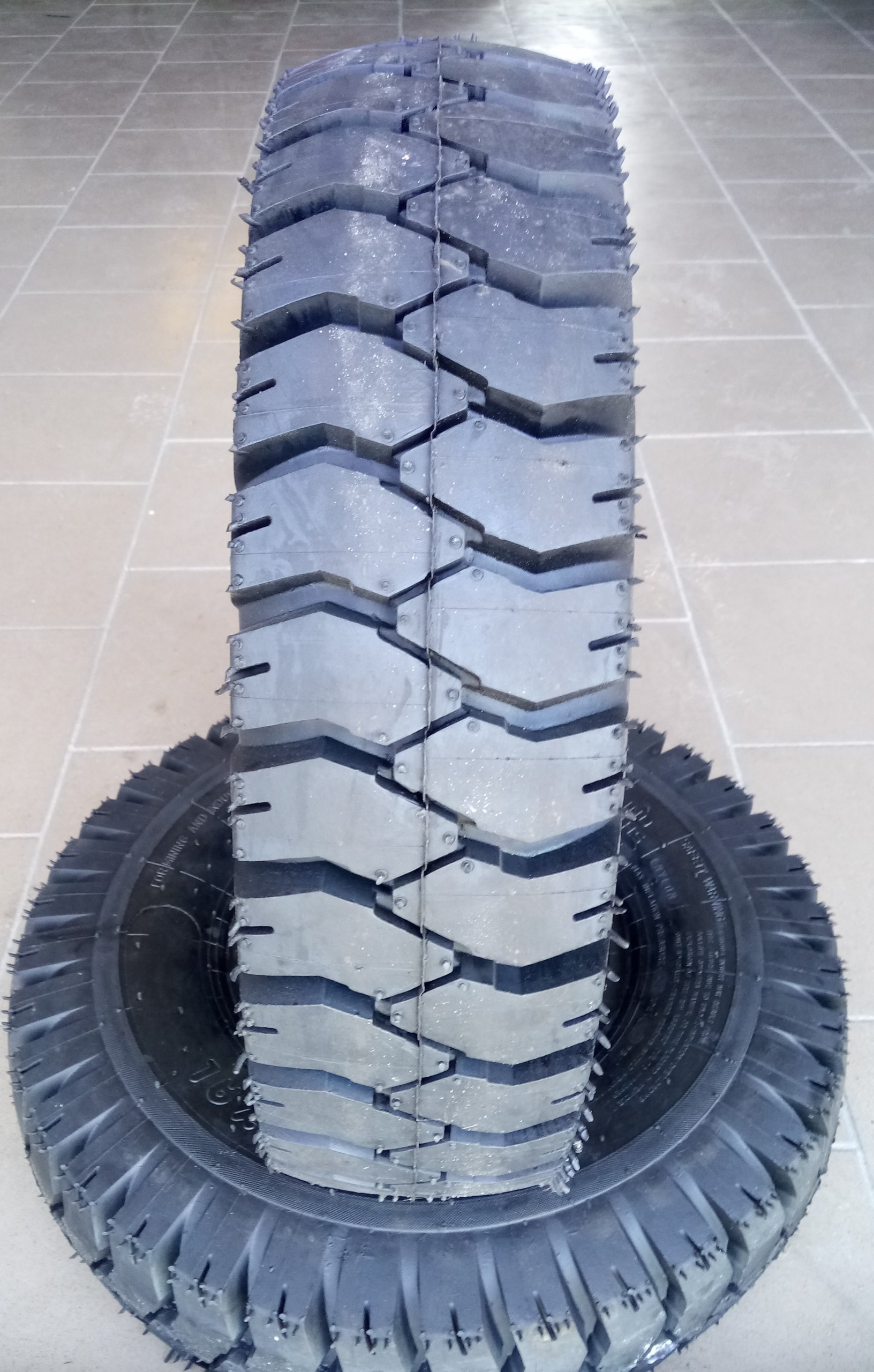 Nowe Opony 7 00 12 Trayal D45S 14PR Producent code K7 2