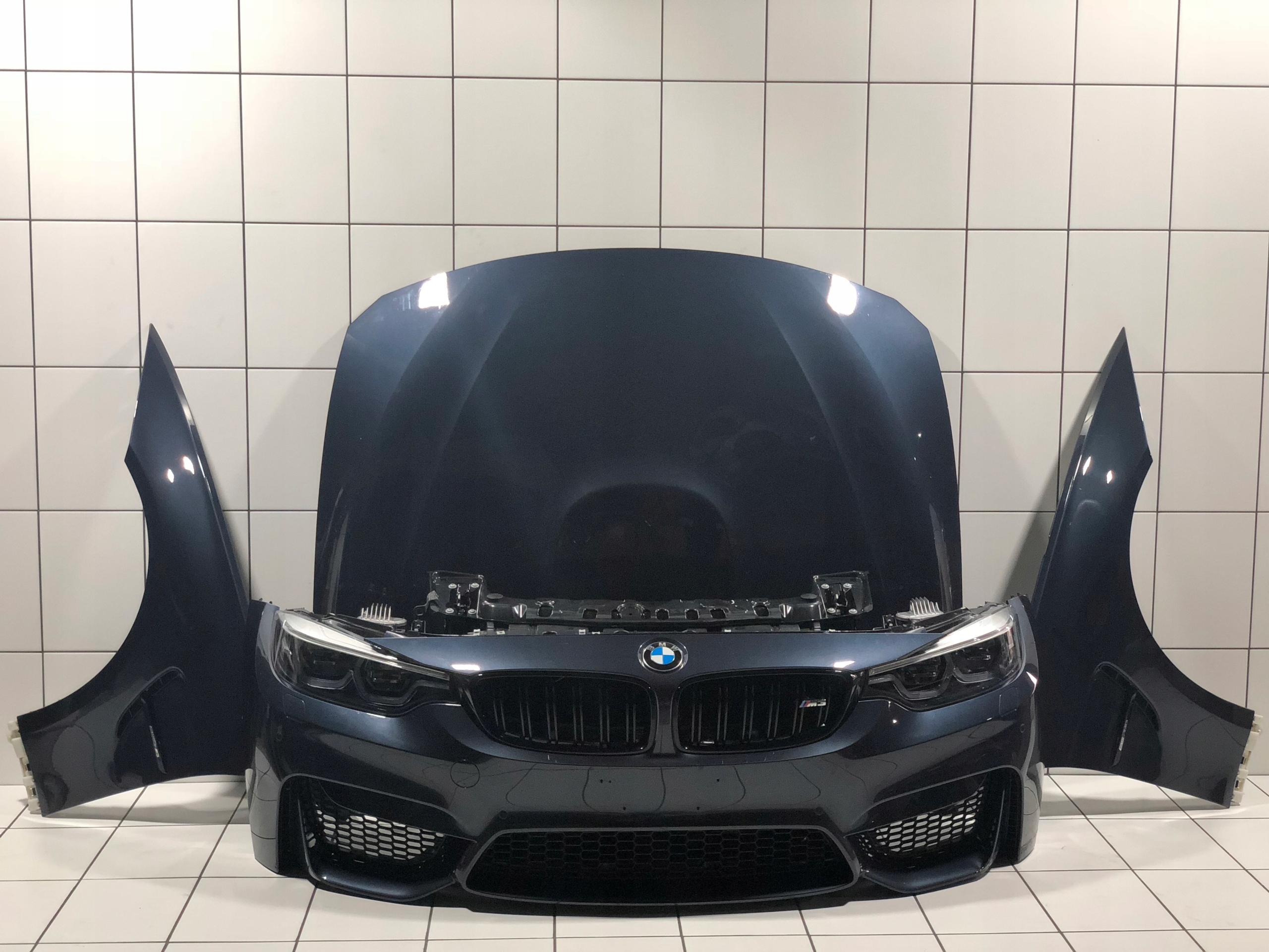 BMW M3 F80 - Капот Бампер Крило Передня панель Перед Фара Адаптивний Радіатор - B39