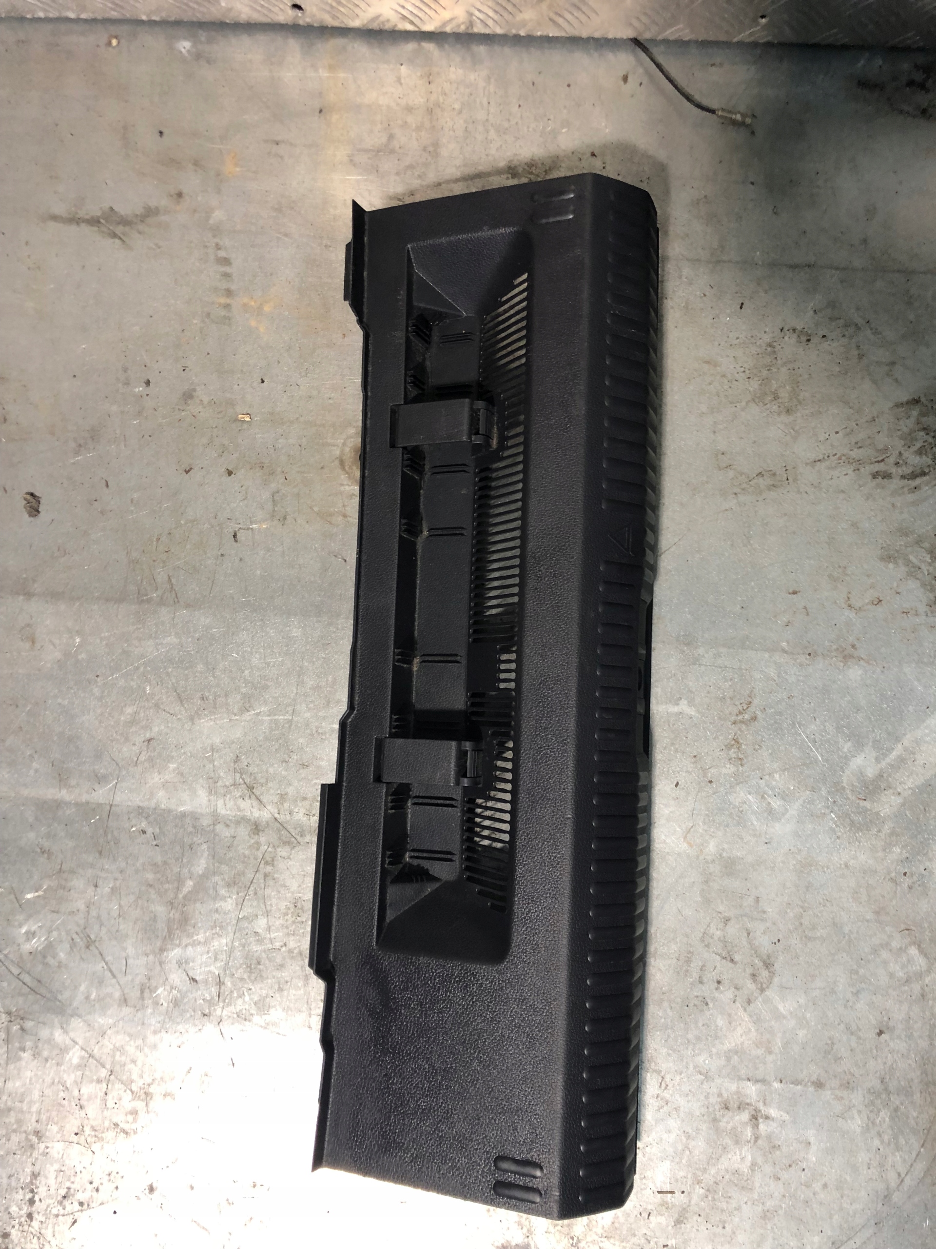 OSŁONA PASA TYLNEGO BAGAŻNIKA POLO 6R 6C 6R6863485 Typ samochodu Samochody osobowe