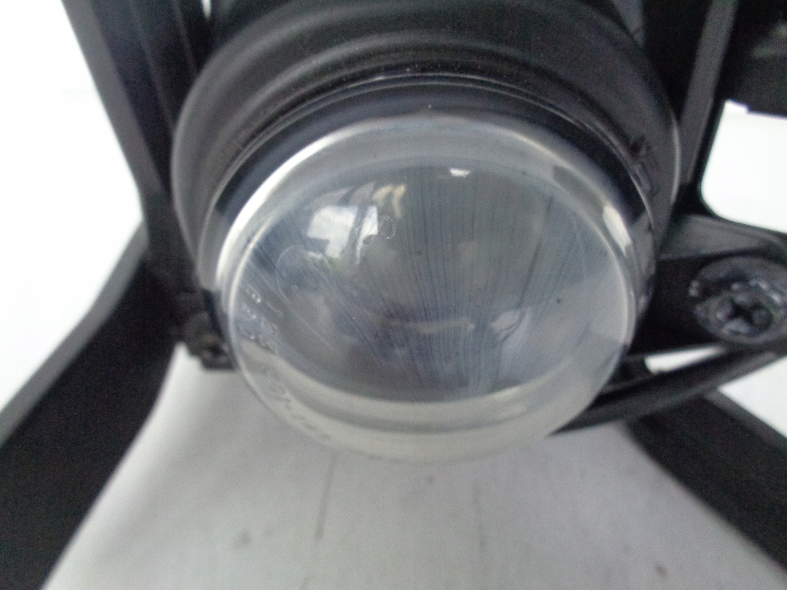 HALOGEN PRAWY MITSUBISHI CARISMA Strona zabudowy prawa