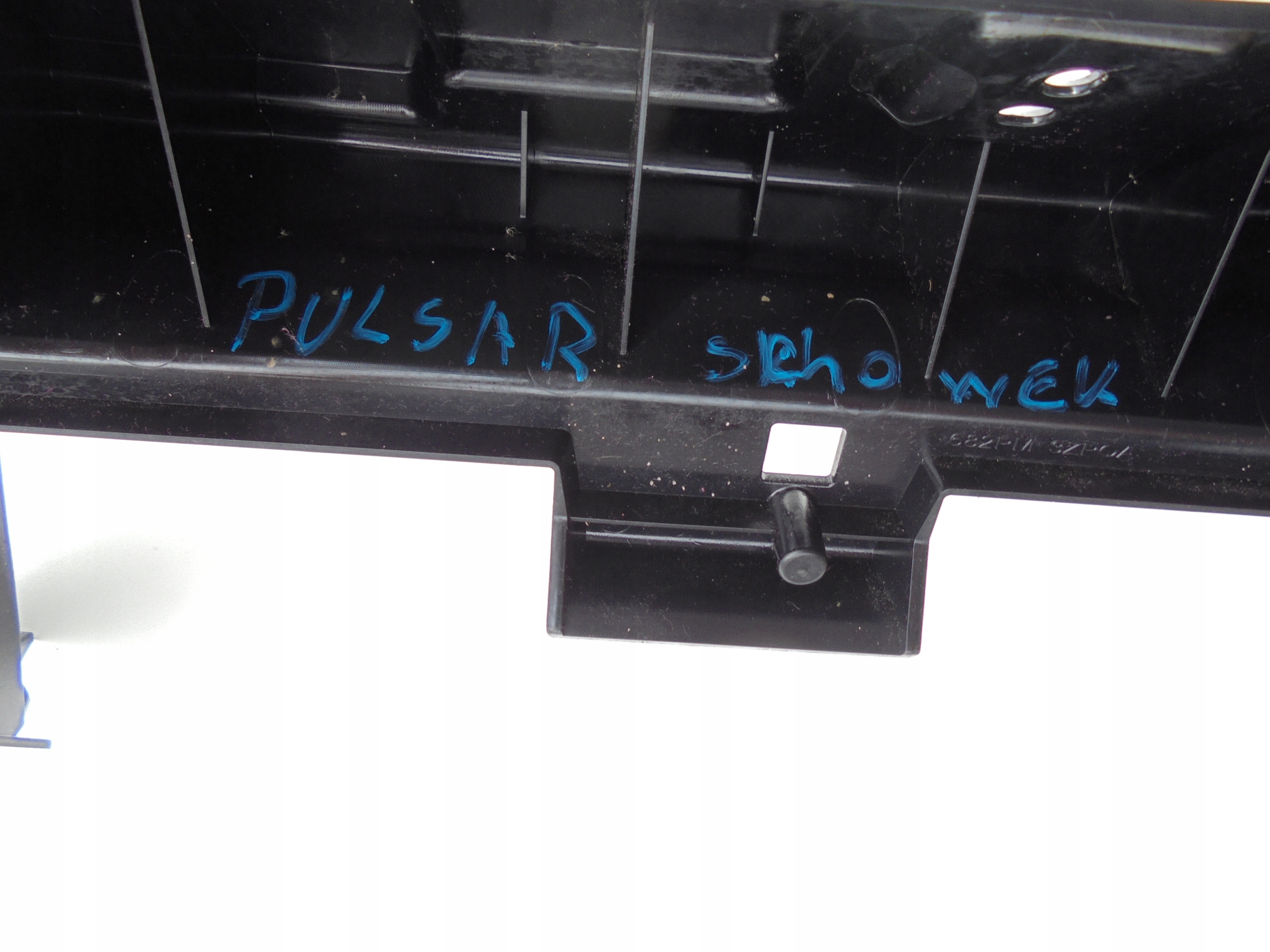 nissan PULSAR бардачок основа корпус 682PM3ZP0A