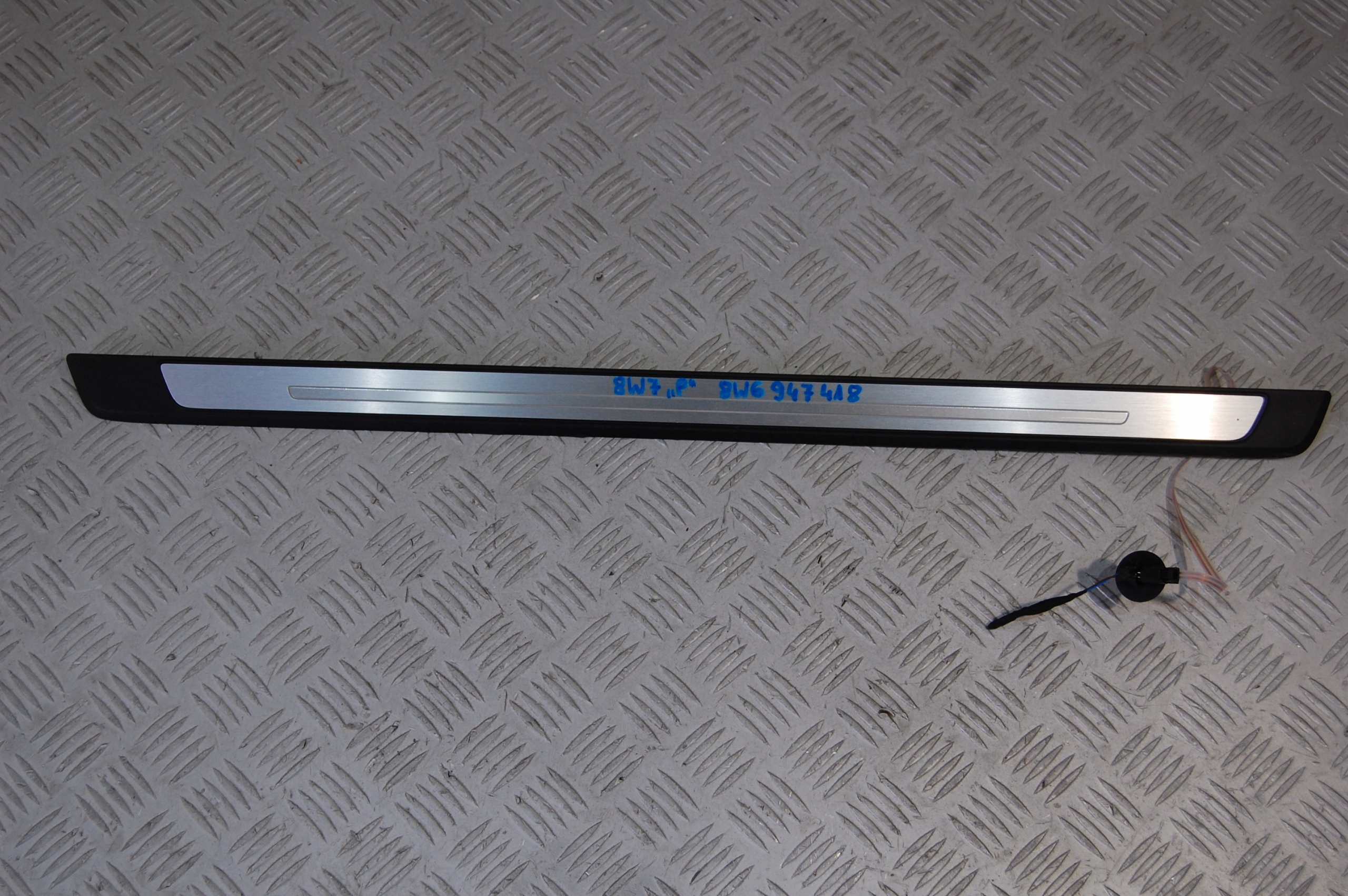 couverture seuil LED droit AUDI A5 F5 8W7
