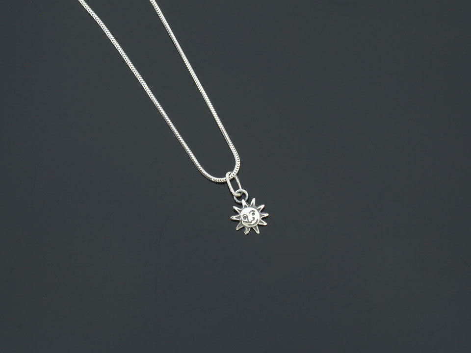 Srebrny wisiorek zawieszka słońce 06 słoneczko Materiał srebro