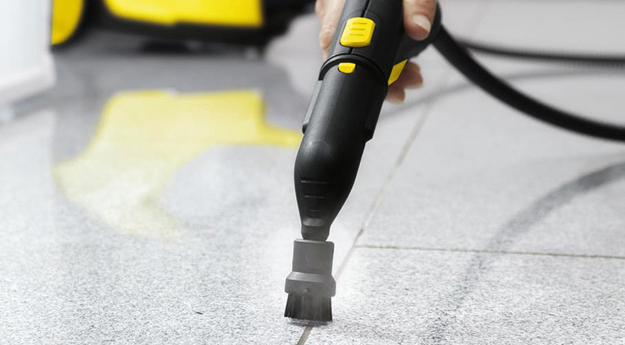 Чистка швов плитки парогенератором Karcher sc2