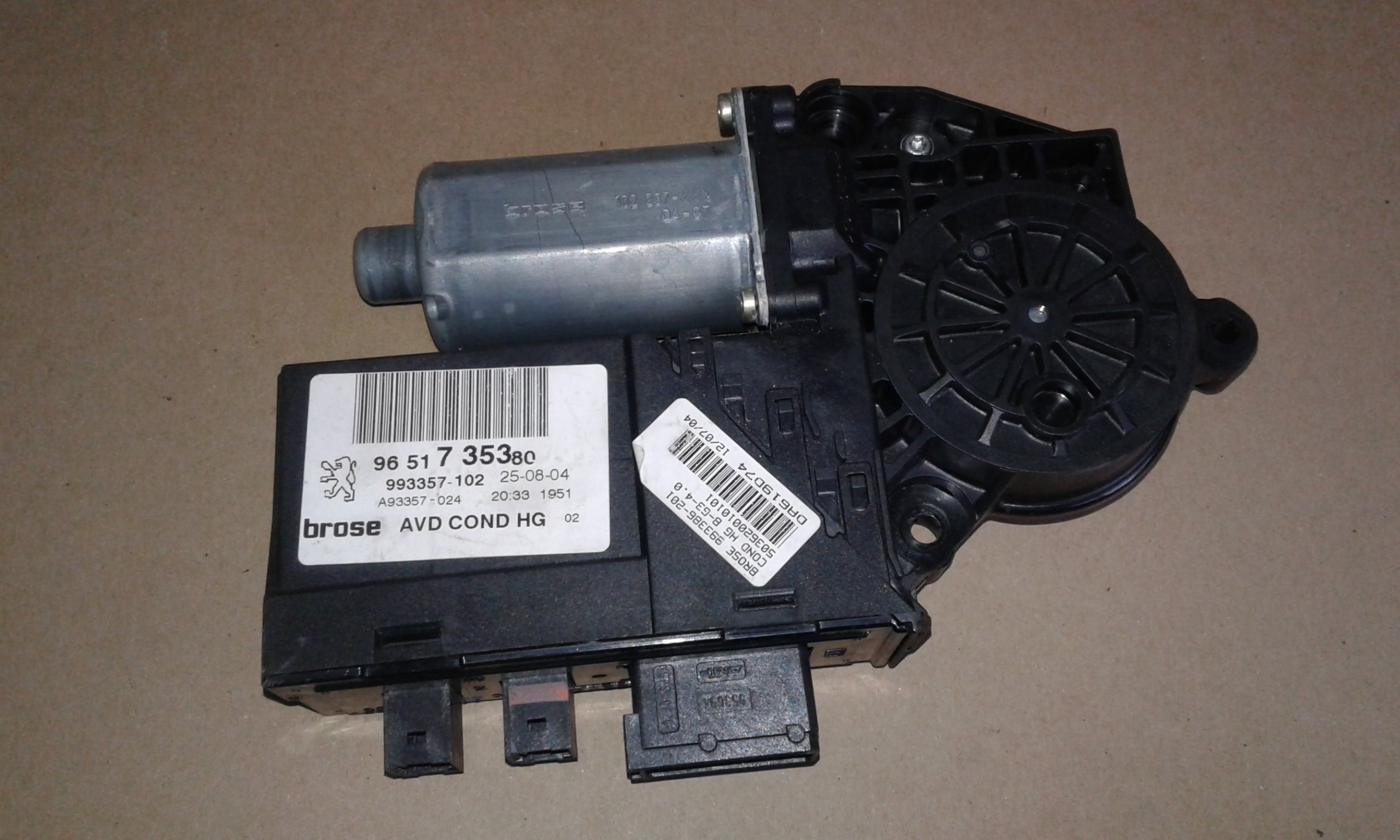 Електродвигатель R стекло Peugeot 307 cc07cc 9651735380