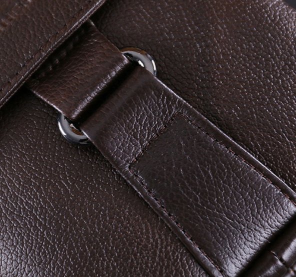 MĘSKA TORBA NA RAMIĘ MAŁA SKÓRZANA SASZETKA NERKA Zapięcie zamek