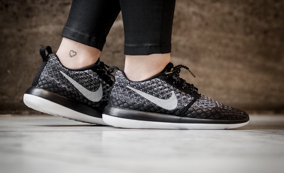 Womens nike roshe flyknit discount
