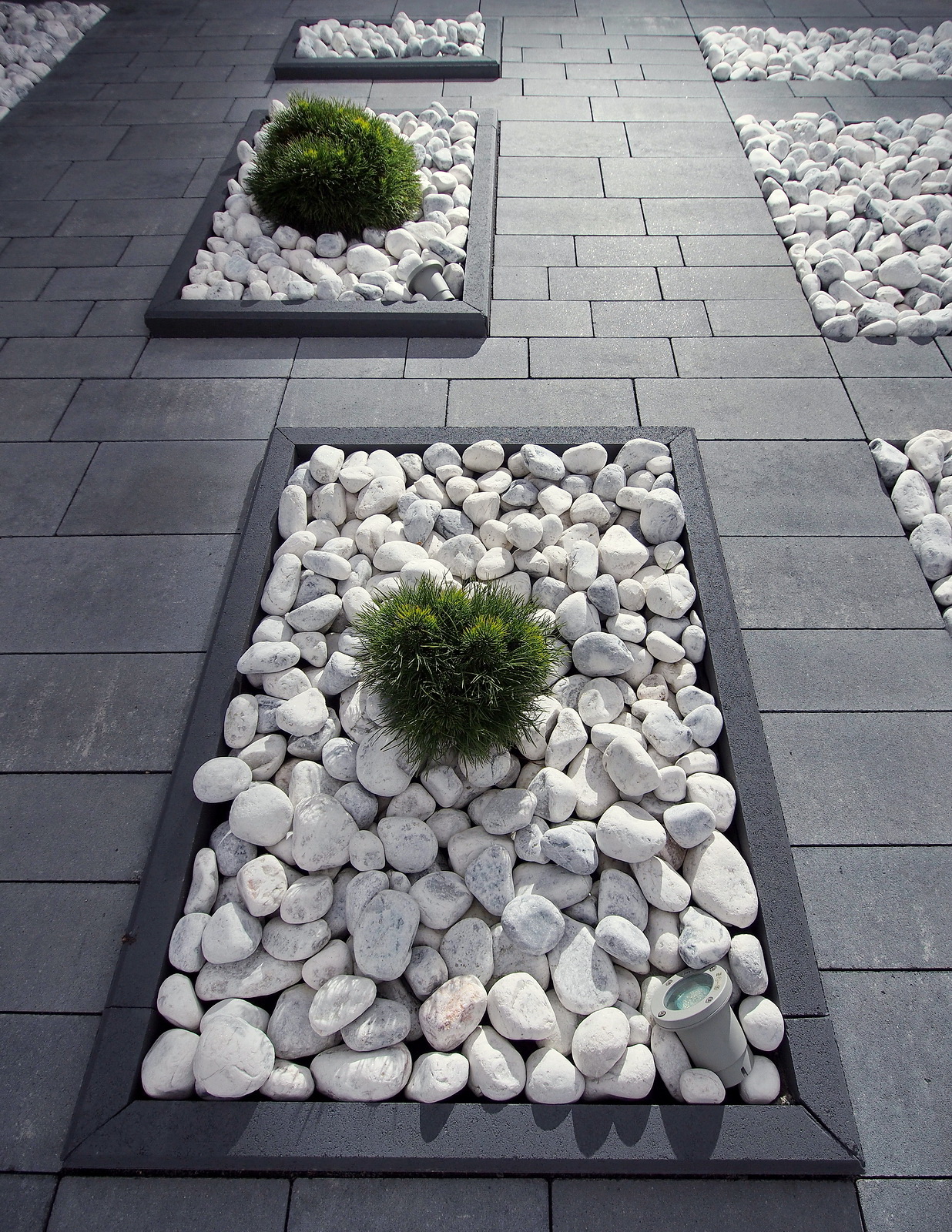 OTOCZAK Biało-Szary Włoski Kamień do Ogrodu 500 kg Marka Centrobruk