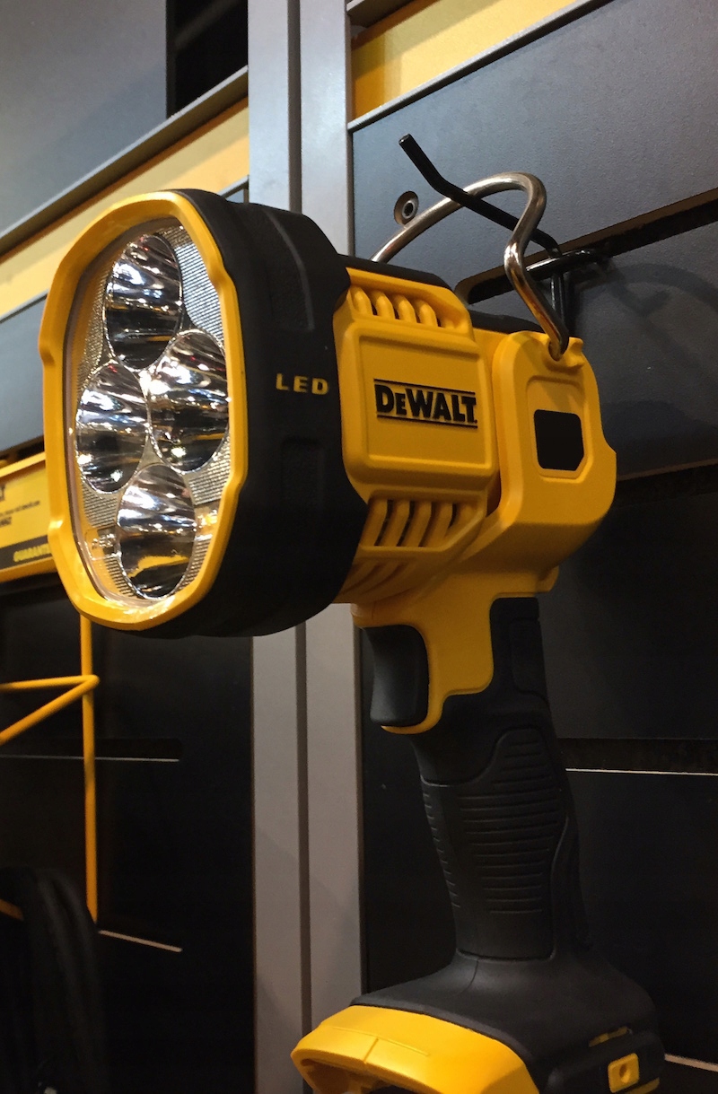 DEWALT DCL043 REFLEKTOR LATARKA 18V LED PRZEGUBOWA Kod producenta DCL043-XJ