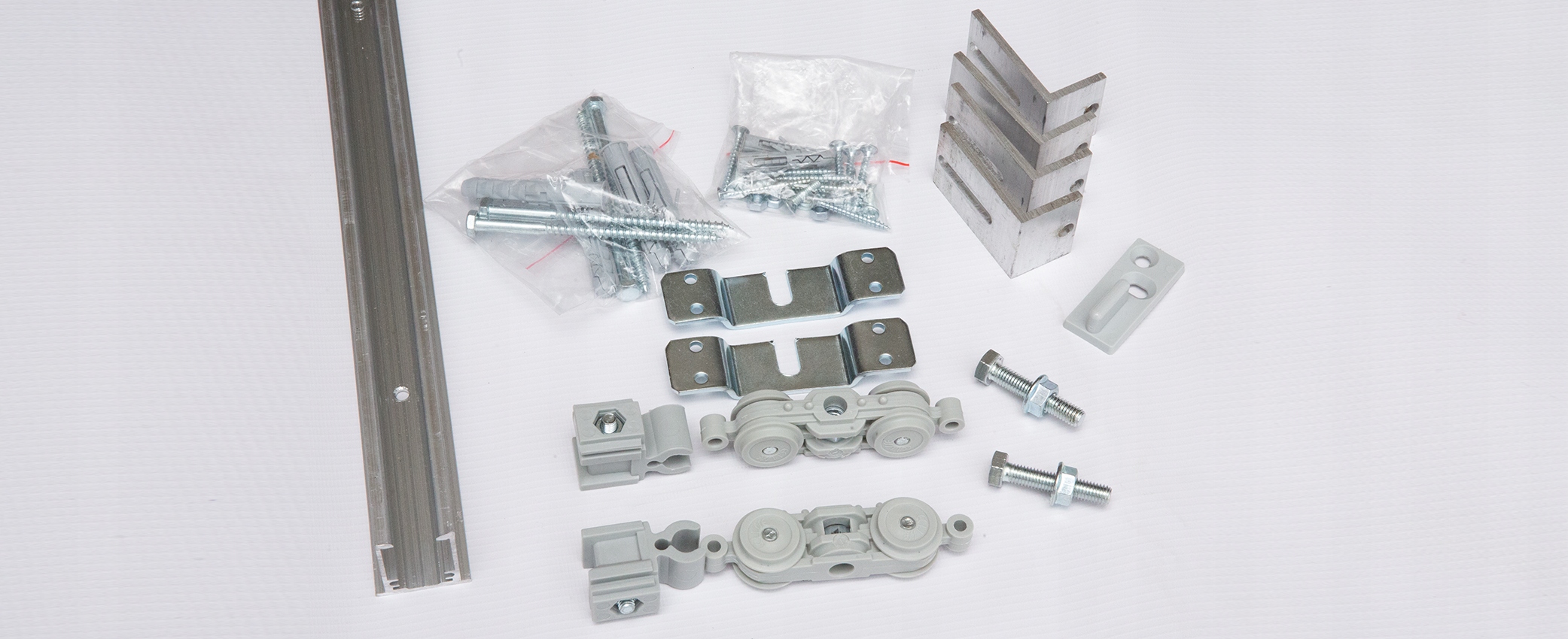 SYSTEM DO DRZWI PRZESUWNYCH NAŚCIENNY PROWADNICA EAN (GTIN) 58889752