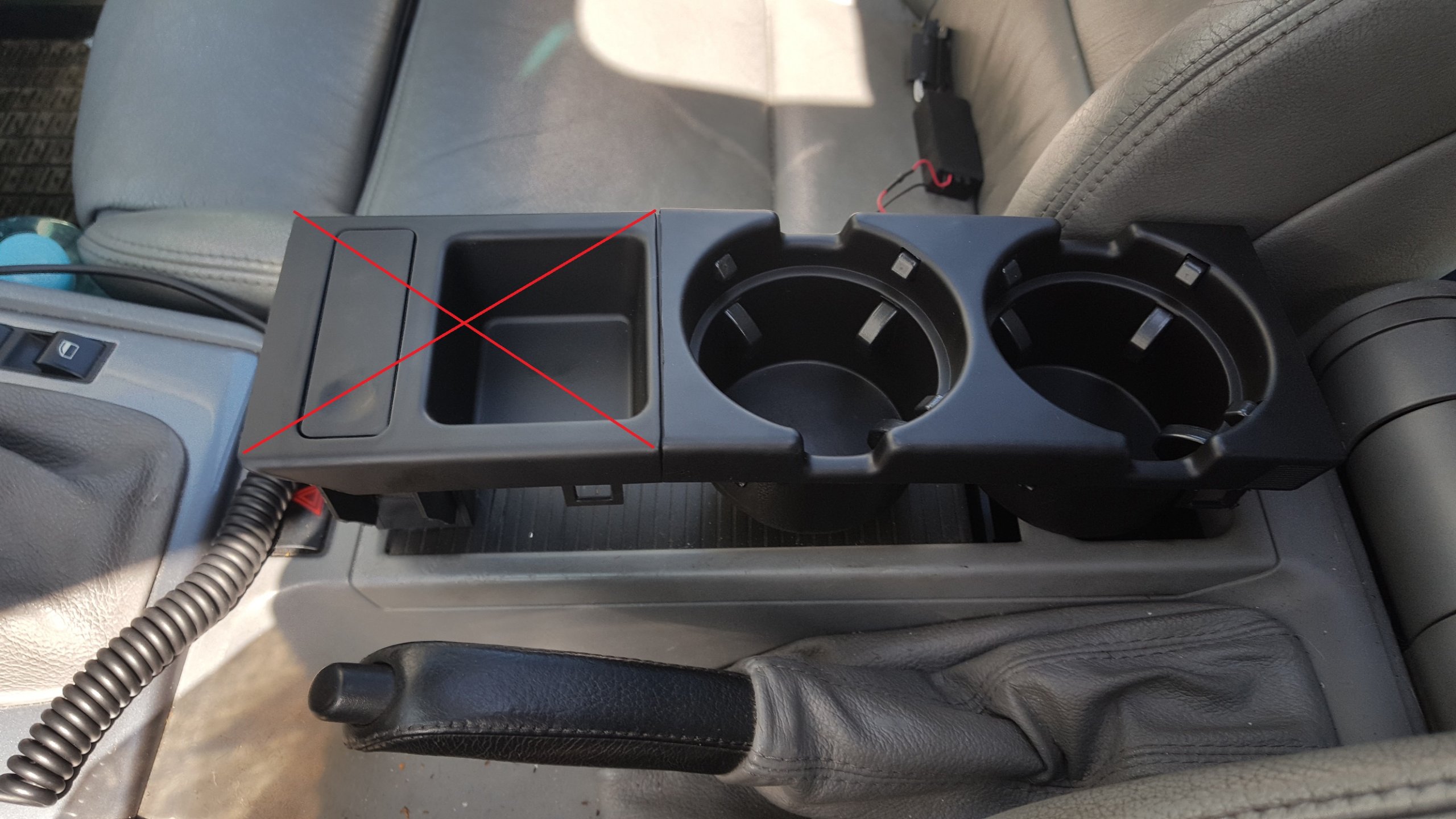 UCHWYT POJEMNIK NA KUBKI NAPOJE BMW 3 E46 98-04 Rodzaj na kubki