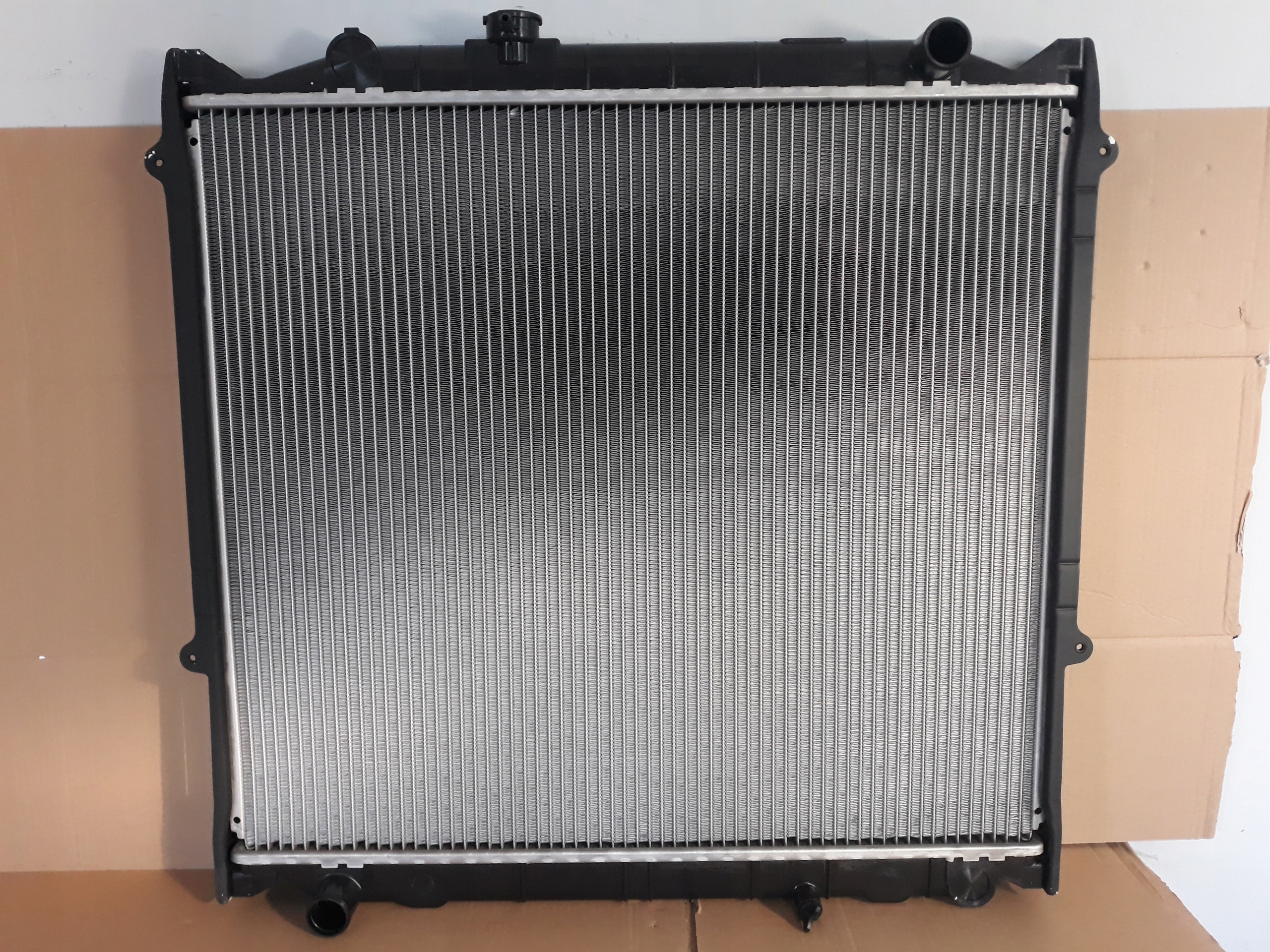 NOWA CHŁODNICA TOYOTA LAND CRUISER J90 3.4i 96-02