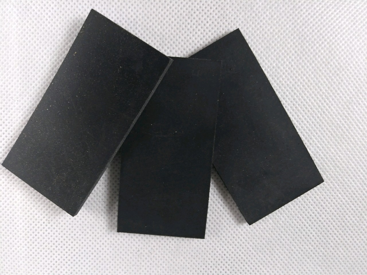 

Podkładki gumowe pod legary 80x40x4mm op. 10szt.