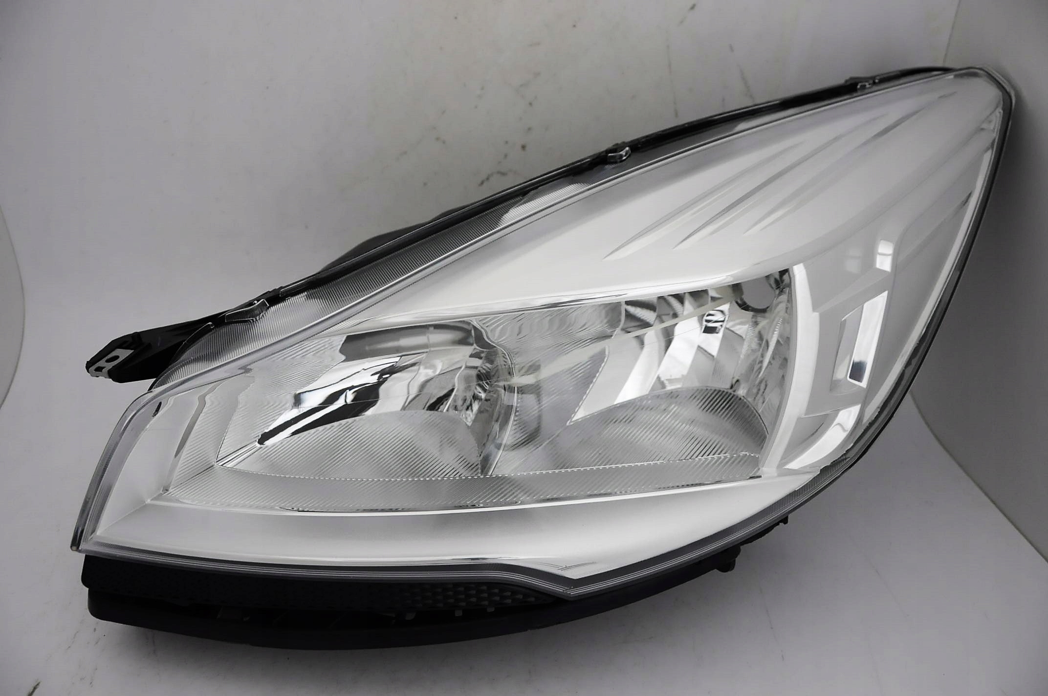 Ford Kuga 2013- Lampa Reflektor Lewy Depo Numer katalogowy części 431-11C1LMLD-EM-SL