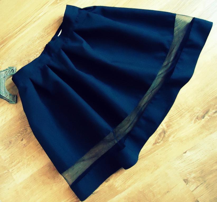 SPÓDNICZKA czarna ROZKLOSZOWANA z TIULEM XS Rozmiar 34